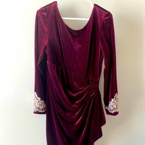 Alex’s evening velvet burgundy midi dress